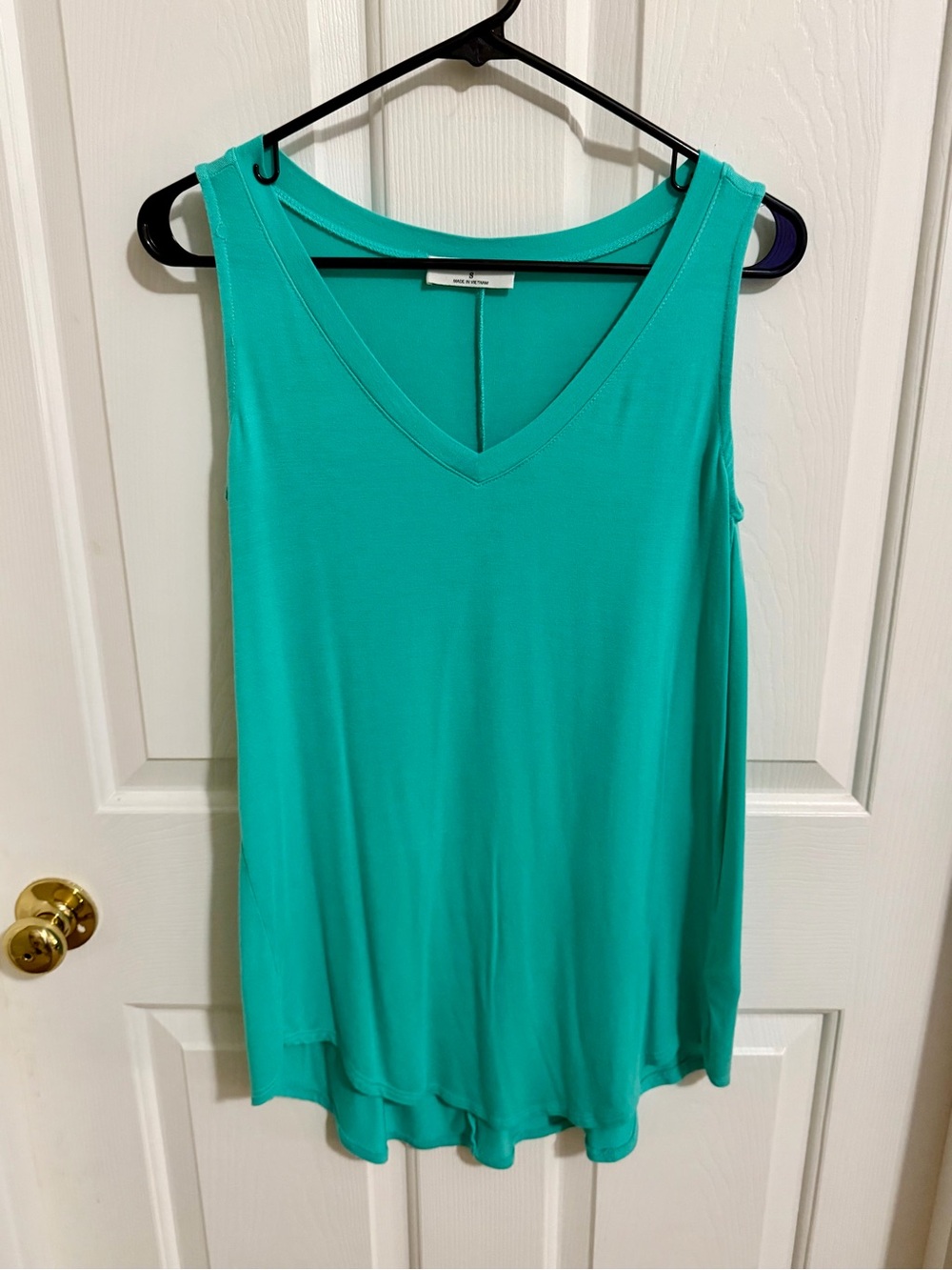Zenana Outfitters V-Neck Sleeveless Tank Top - Mint Green